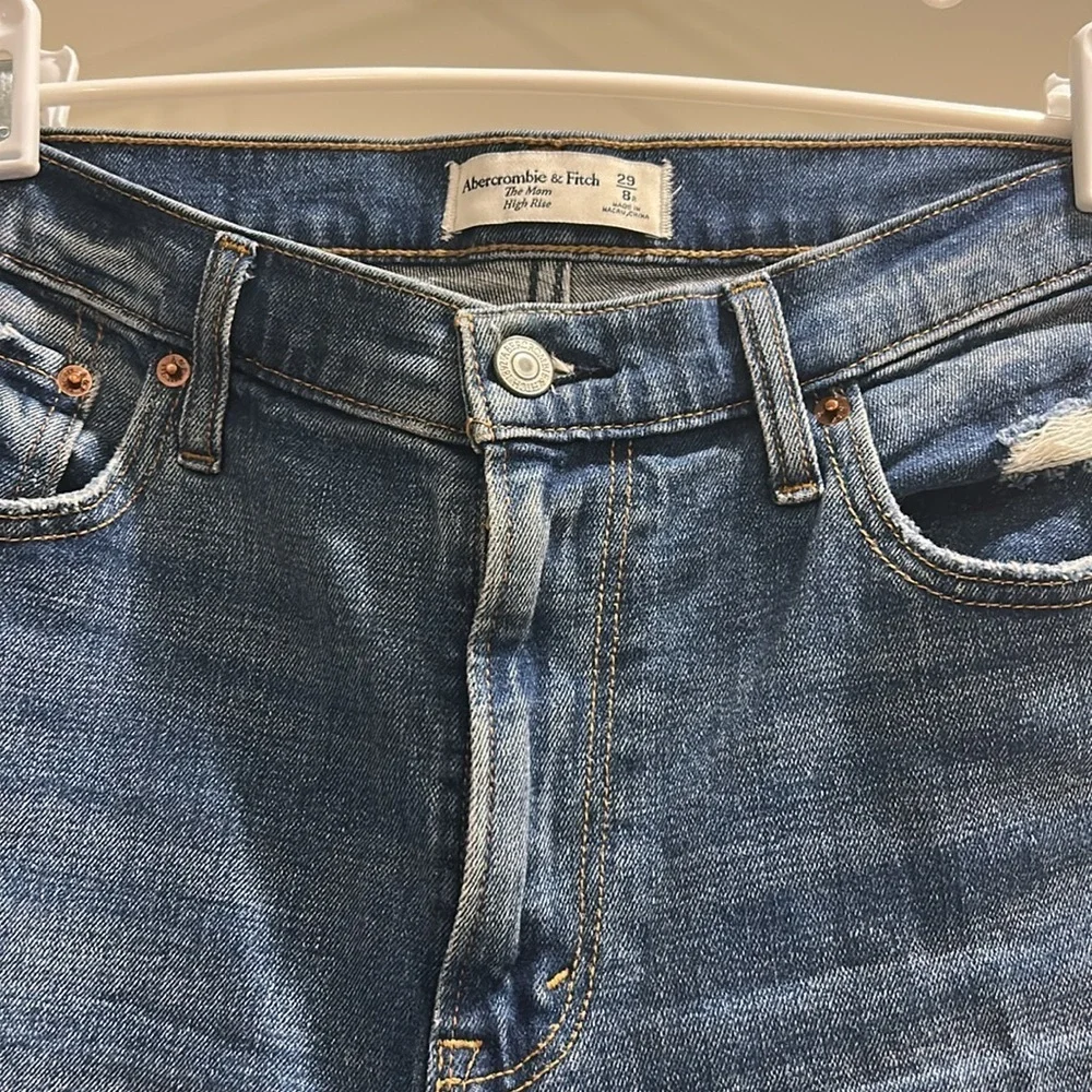 Abercrombie & Fitch The Mom High Rise Jeans Distressed
